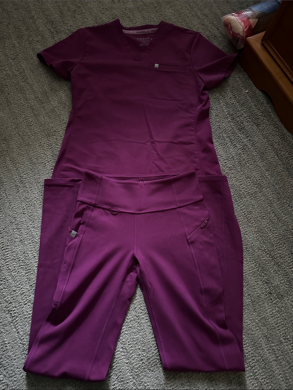 Fabletics Scrub Set